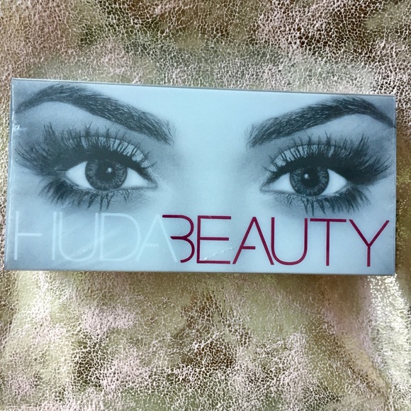 Huda Beauty Classic Lash in “Sasha #11” - Picture 4 of 6